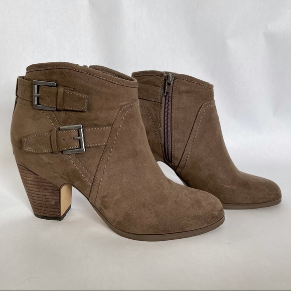 🚨 Crown Vintage Brown Suede Booties Sz 9.5 M